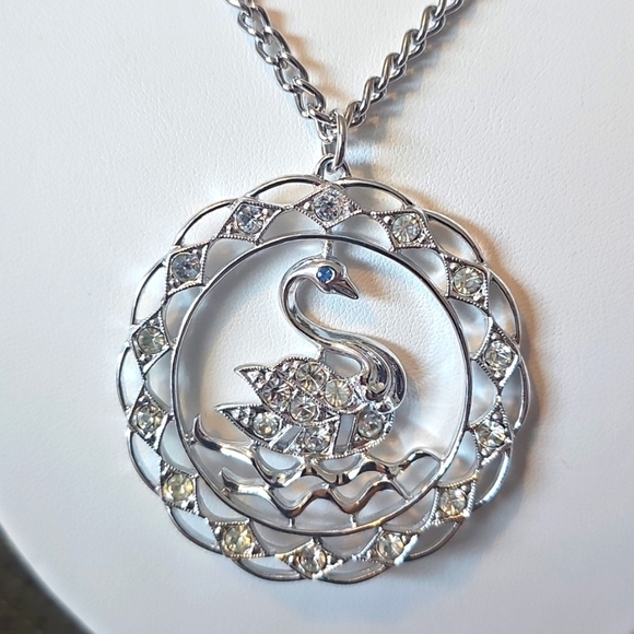 Sarah Coventry Vintage Swan Rhinestone Pendant Necklace - Picture 3 of 5